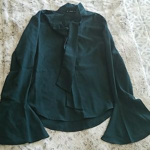 Flutter sleeve blouse